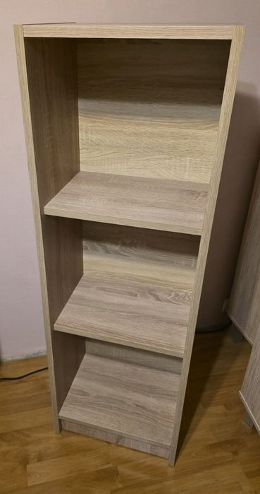 Mały regał do pokoju