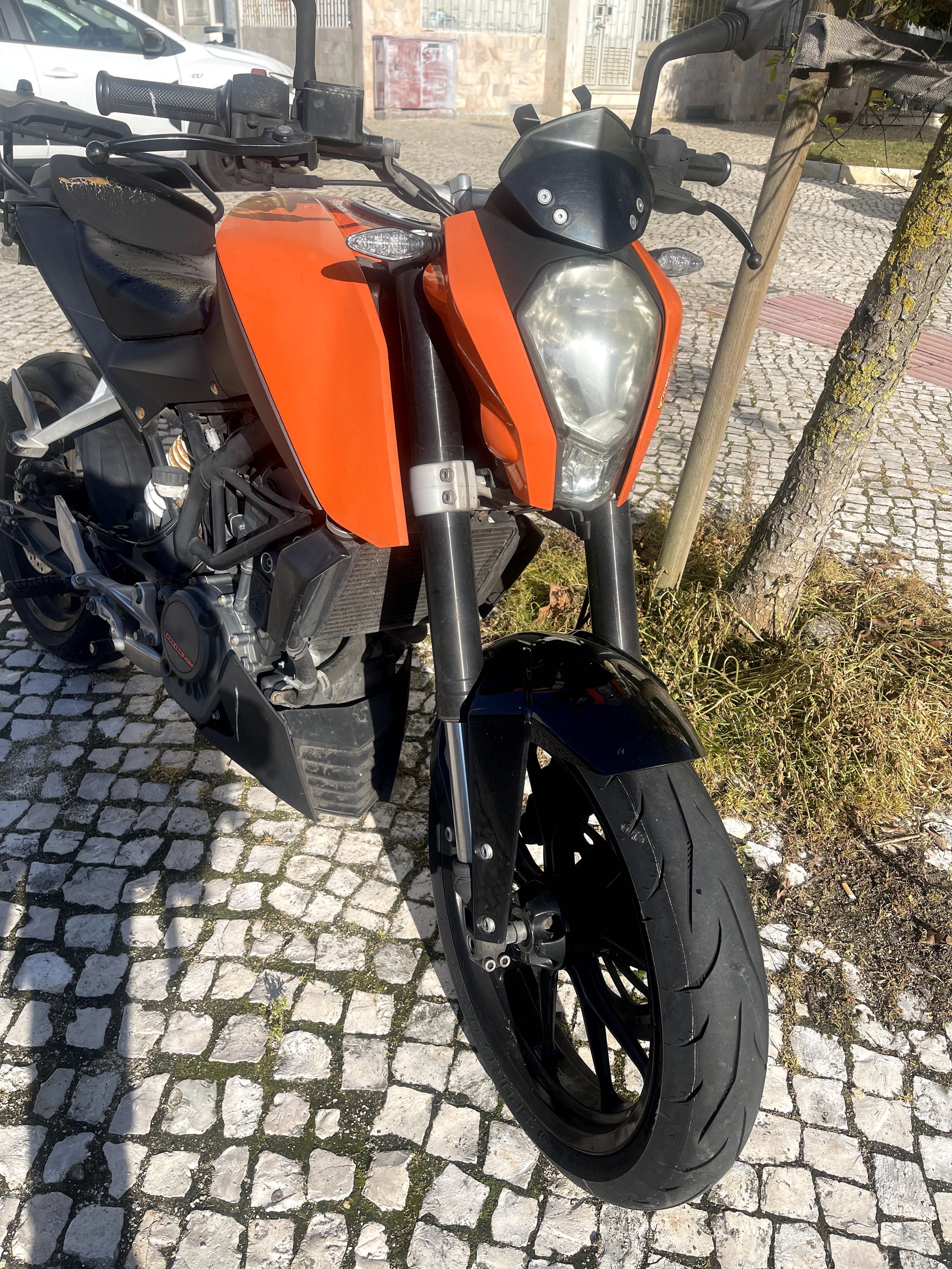 KTM Duke 125 – 2014 | Moto a andar, com 30.000 km.