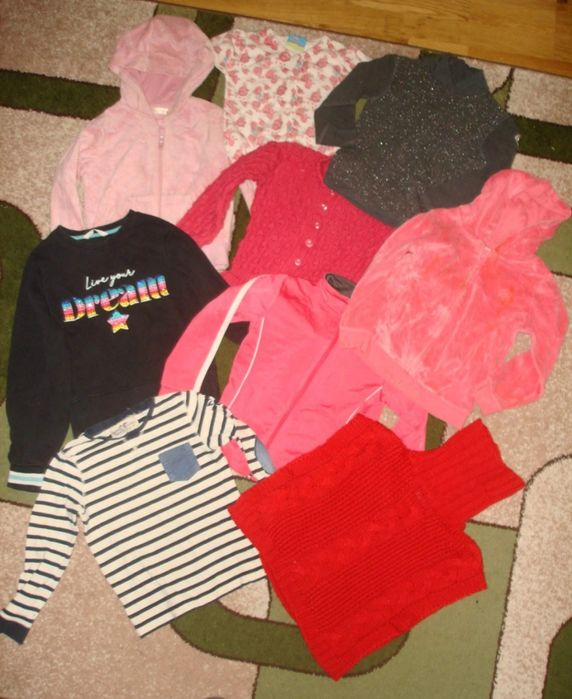 Ветровки, куртки, толстовки, гольфики на девочку 2-6 лет.