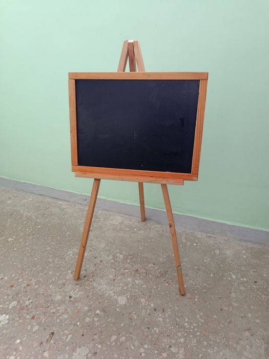 Мольберт, доска двухсторонняя, для рисования мелом и маркером.