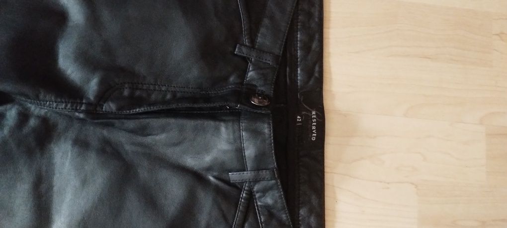 Spodnie skóropodobne nowe Reserved r.42