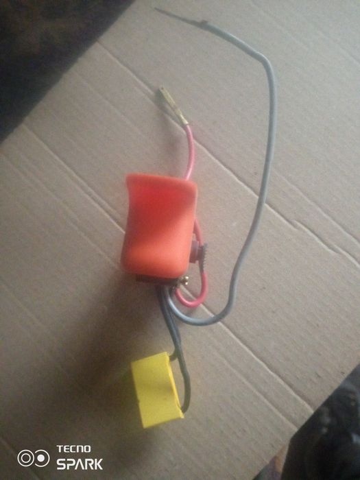 Дрель Black & Decker кнопка.