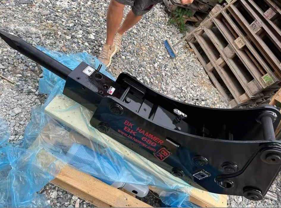 Młot hydrauliczny kucie betonu wyburzenia koparka koparko-ładowarka