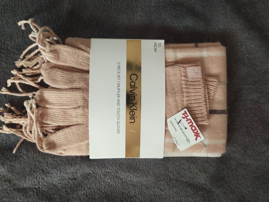 Nowy zestaw szalik rękawiczki Calvin Klein