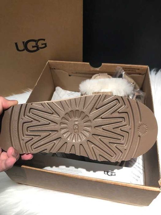 UGG Lowmel Sand R.40