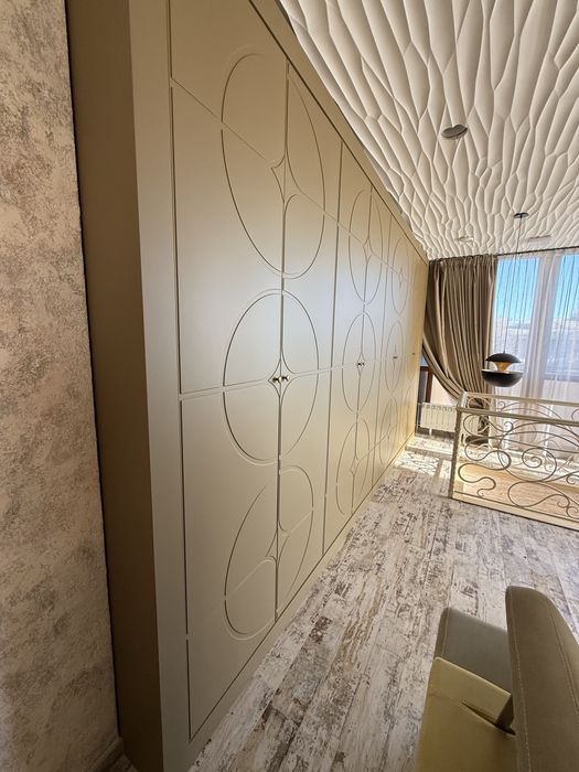 Продам дизайнерську гардеробну шафу преміум-класу