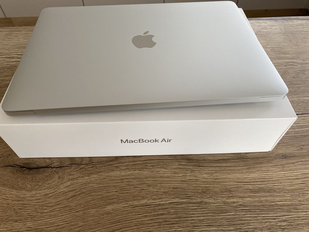 Mac book Air 13 (M1) 8GB + 256SSD - jak NOWY!