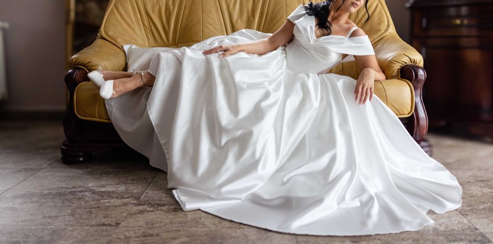 Suknia ślubna MADONNA, gorset, perłowa