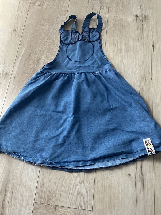 Sukienka na szelkach