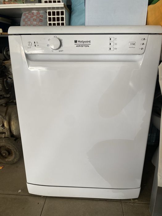 Máquina de loiça Hotpoint Ariston LKF710