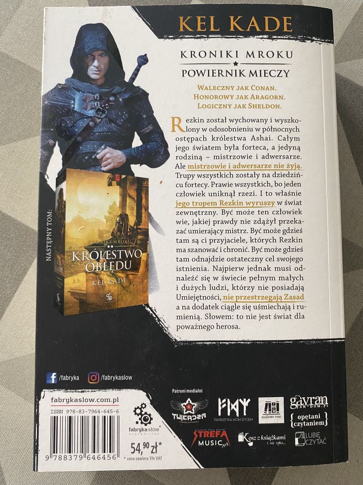 Powiernik Mieczy. Kroniki Mroku. Tom 1