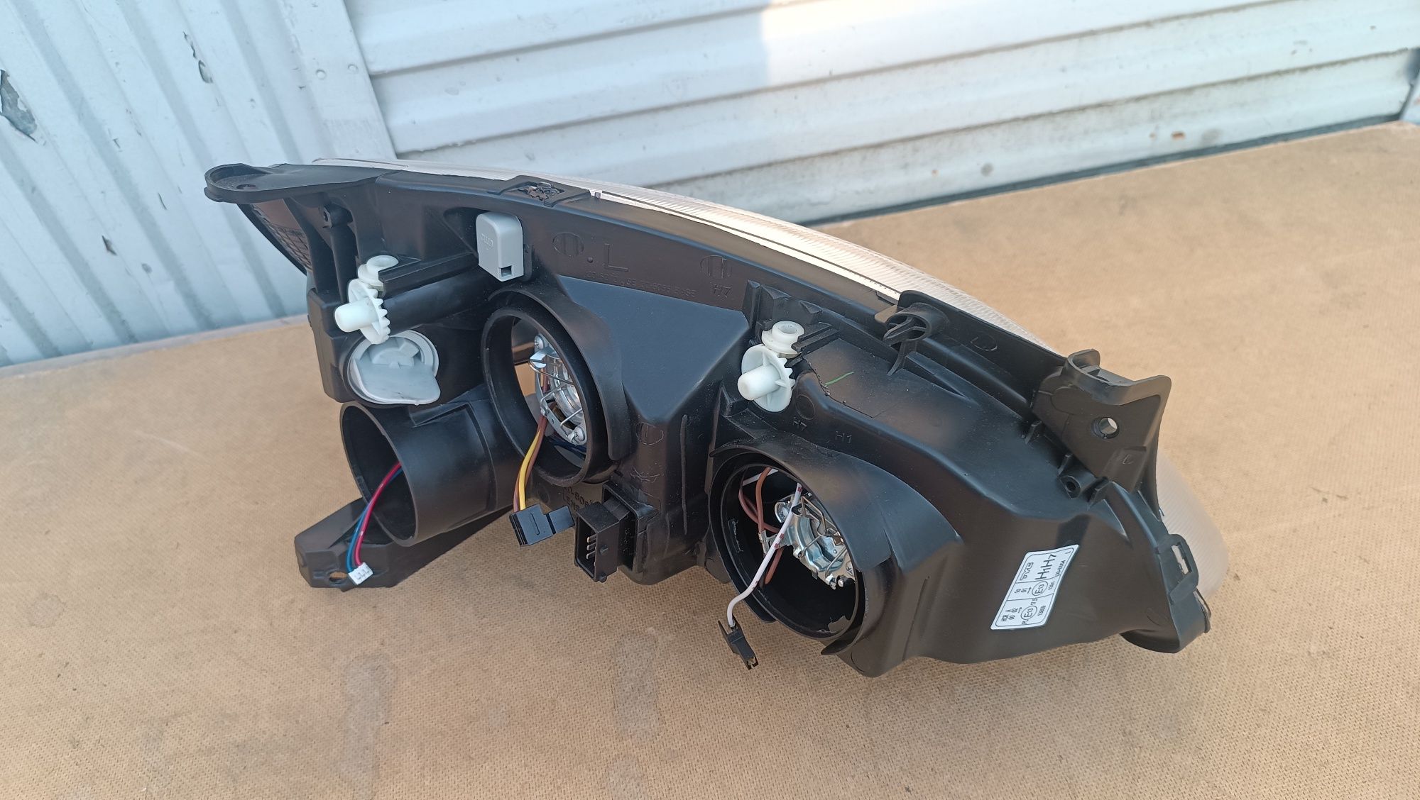 Vendo farol esquerdo de Opel corsa C ano 2000/09