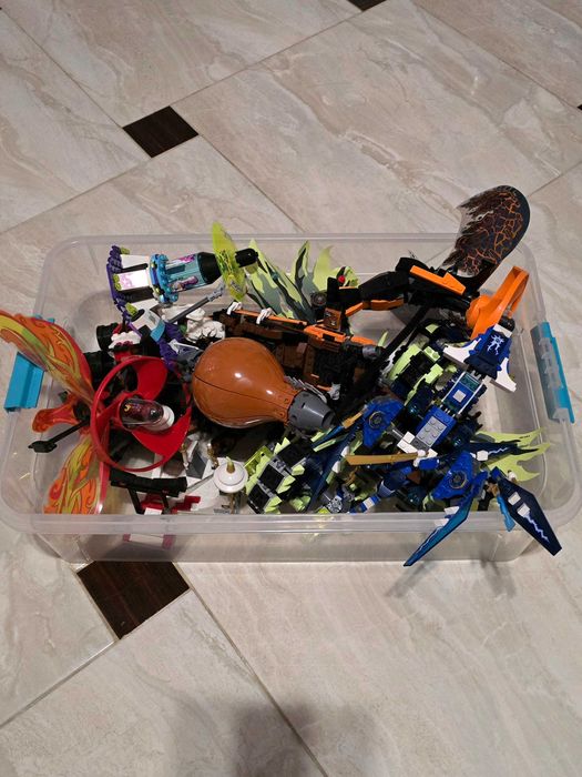 Продам 9 наборов лего.