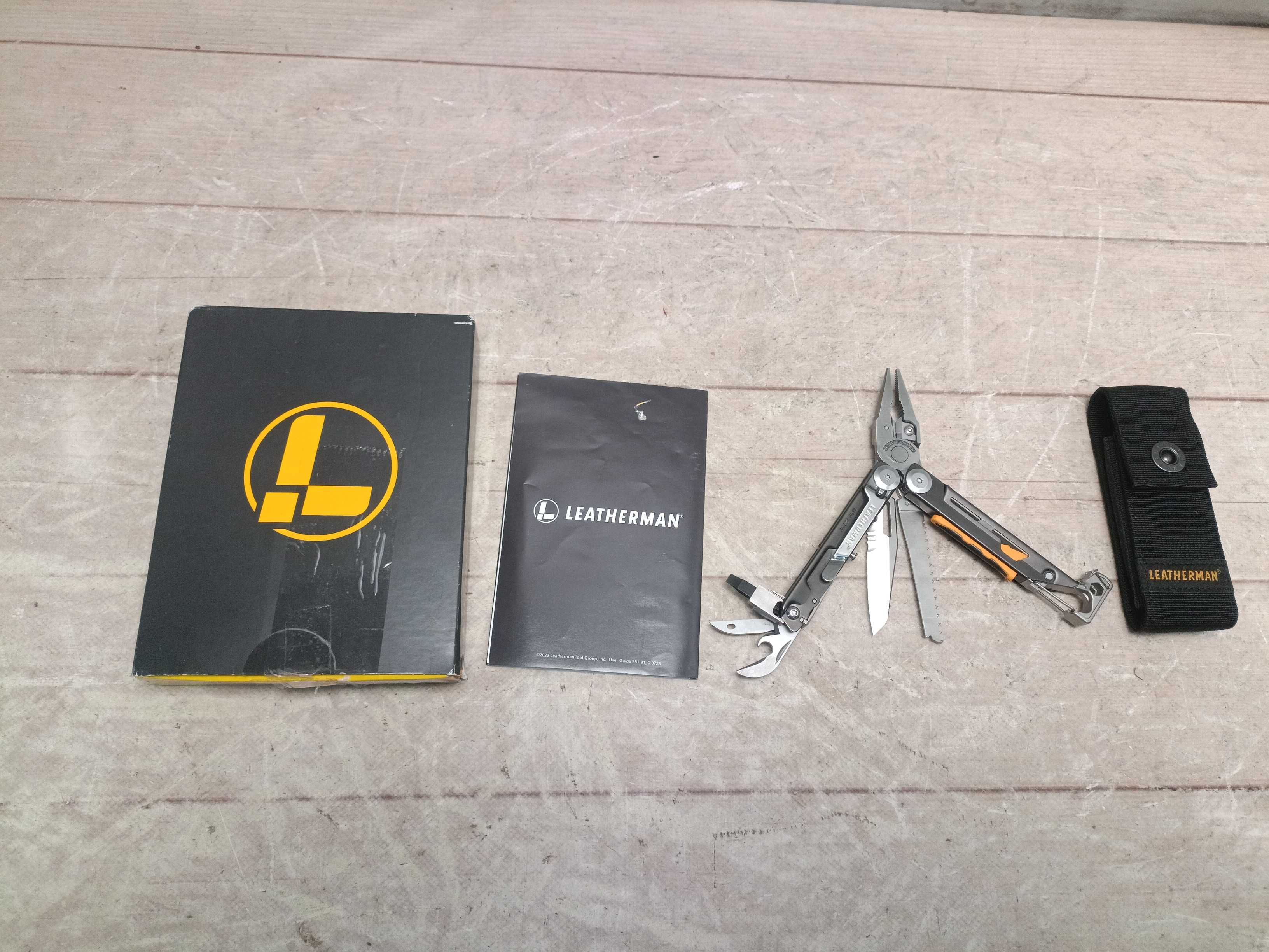 Leatherman Signal 832265 мультитул + чохол