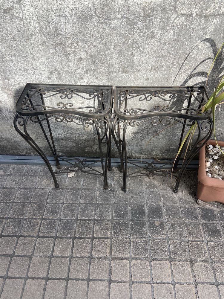 Mesas de apoio em ferro