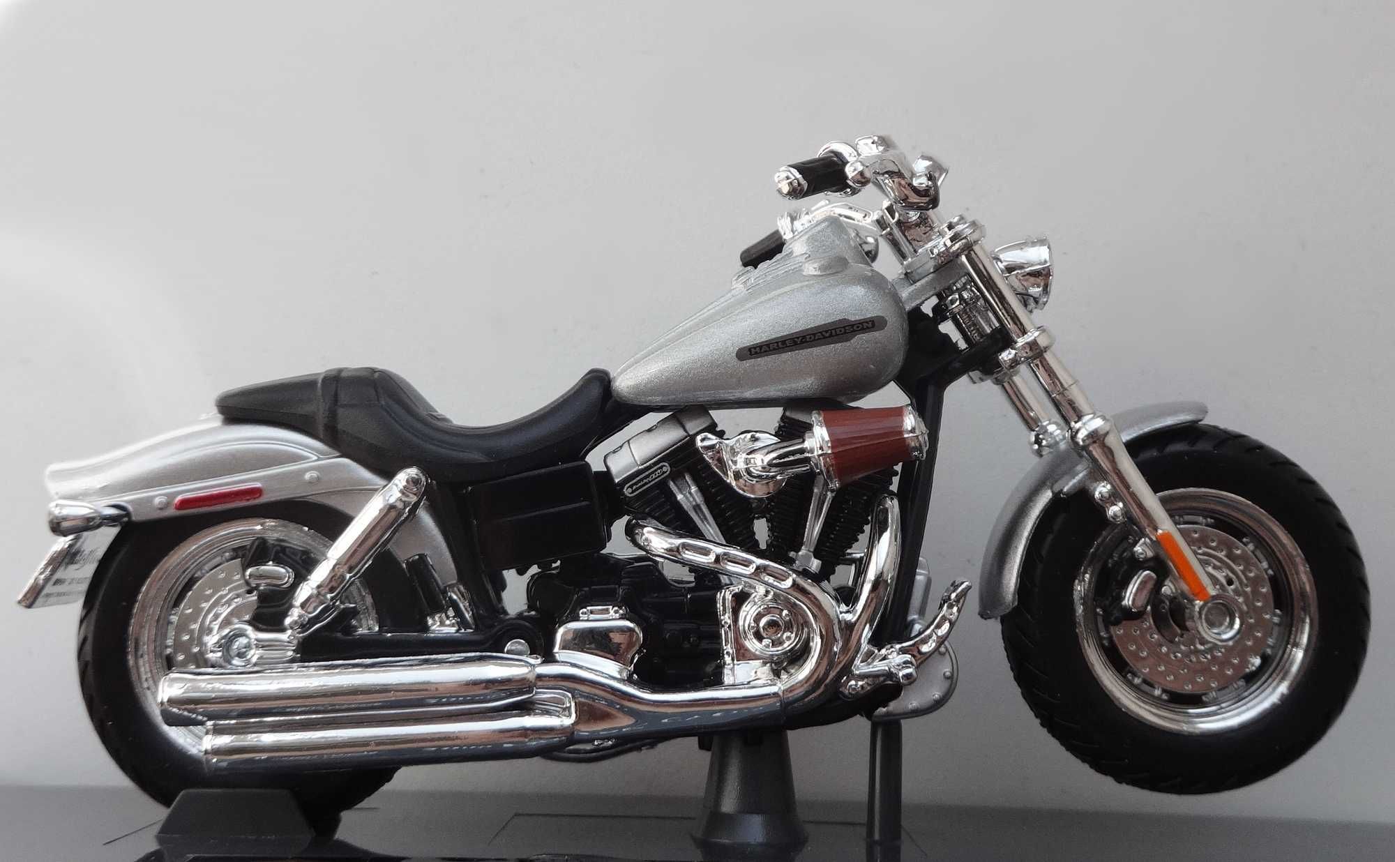 Модель мотоцикла Harley-Davidson 2009 FXDFSE CVO Fat Bob 1:18