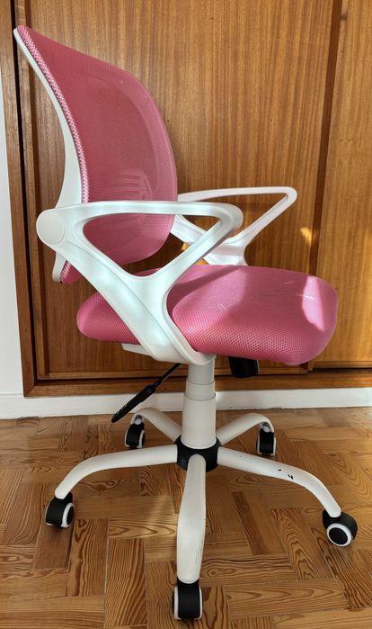 Cadeira de secretária com função de inclinação, em cor-de-rosa