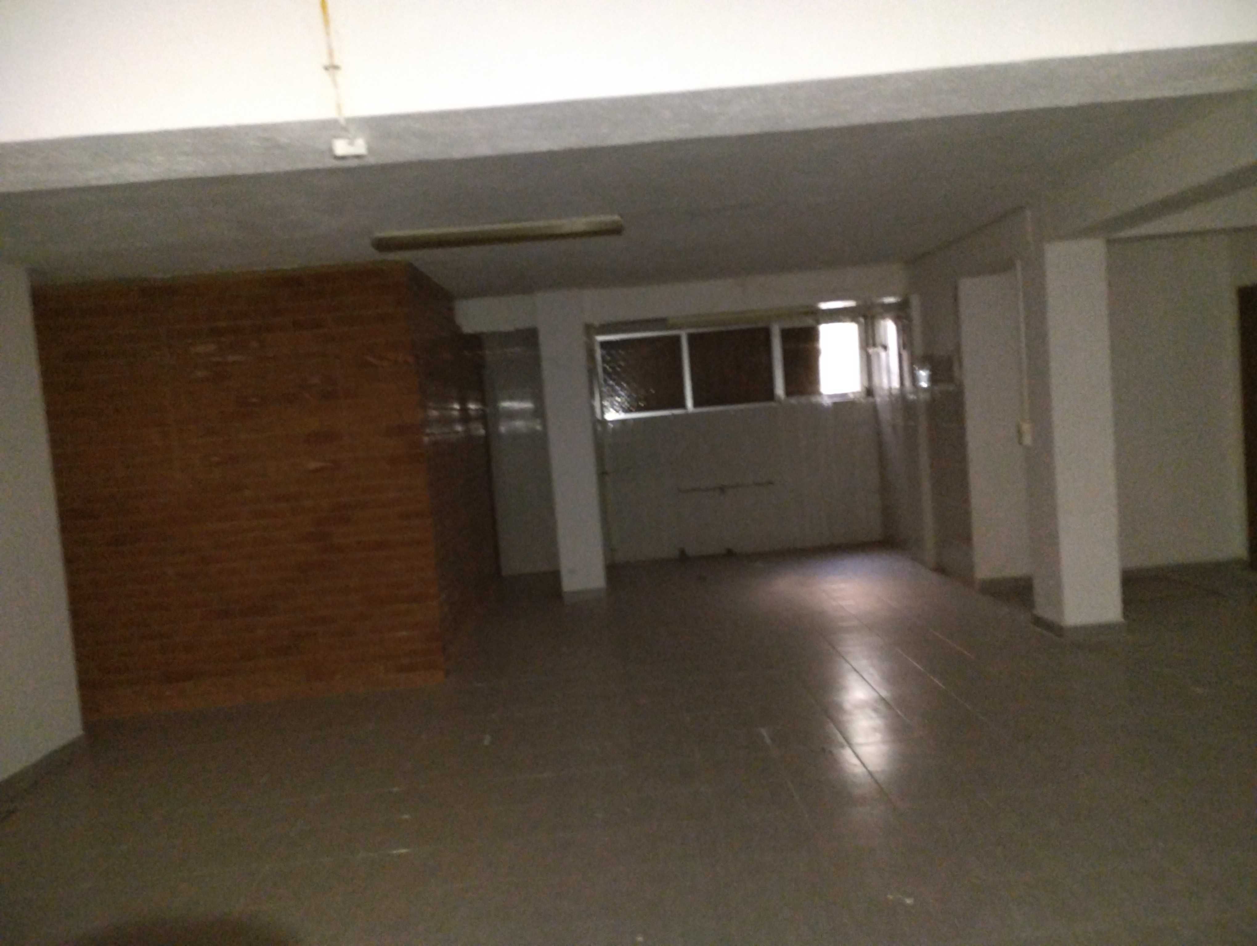 Espaço comercial para alugar/vender em Seia