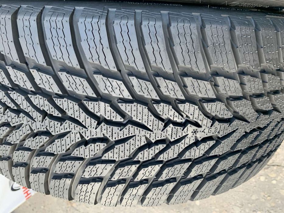 Шини нові 235/35 R20 Nokian зима, нові 2023р