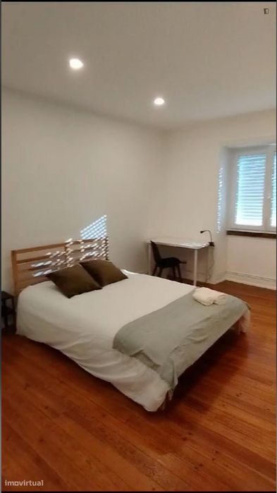 Quarto - localizado em Restelo Lisbon