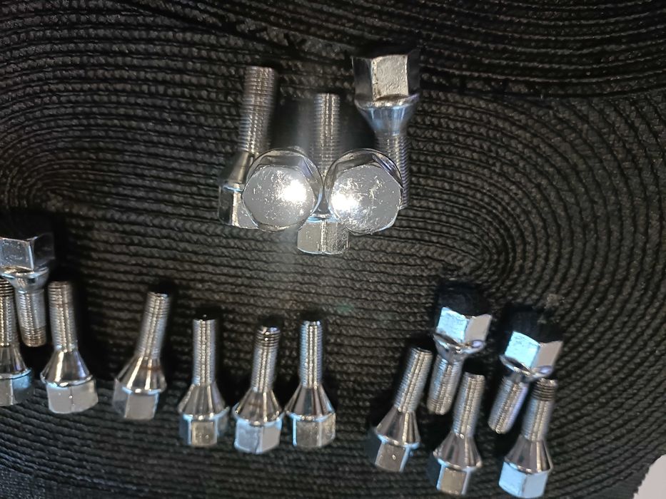 Śruby samochodowe M12x1,25. 28mm niklowane