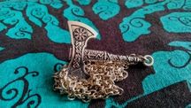 Aegishjalmur Tarcza Algizowa Valknut topór wisiorek runy wiking Helm