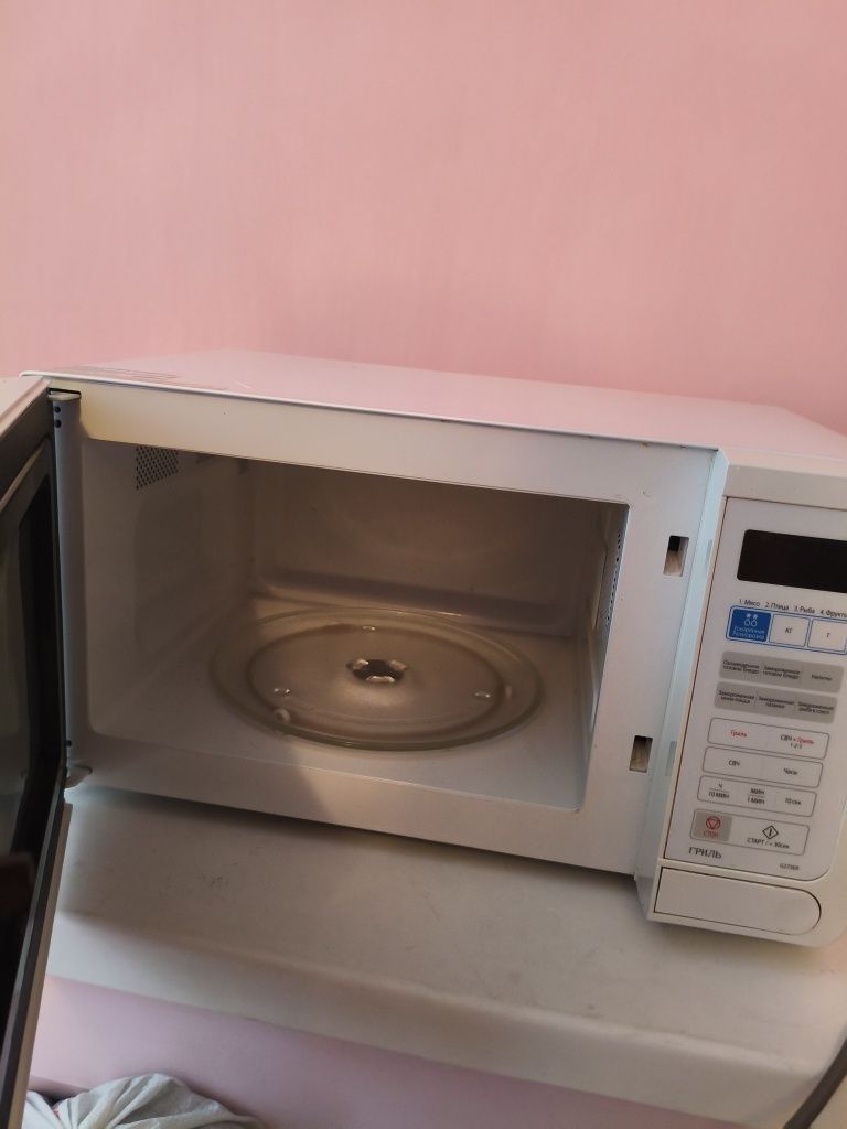 Продам микроволновую печь