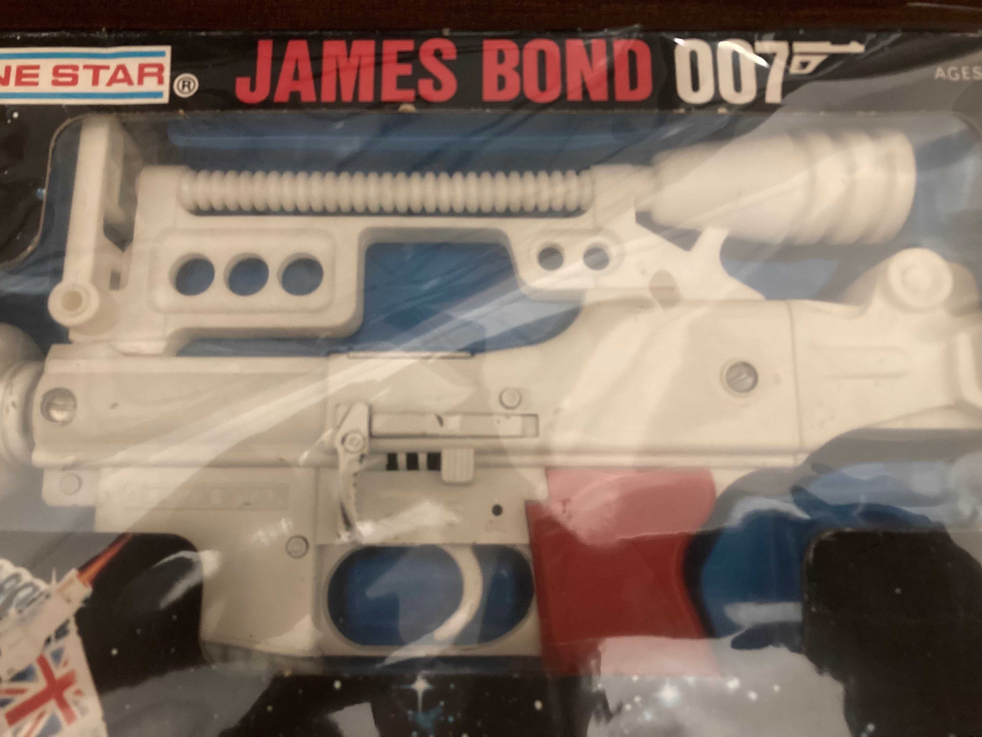 James Bond 007 - Moonraker - Space Gun - ainda na caixa