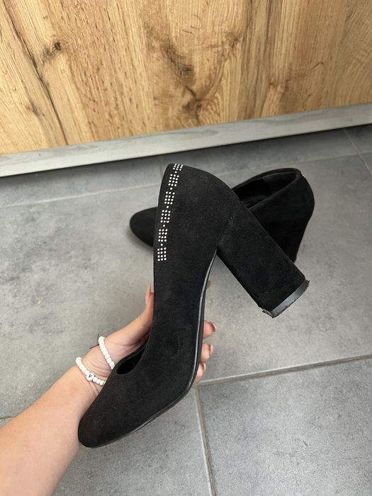 Туфлі жіночі на підборах