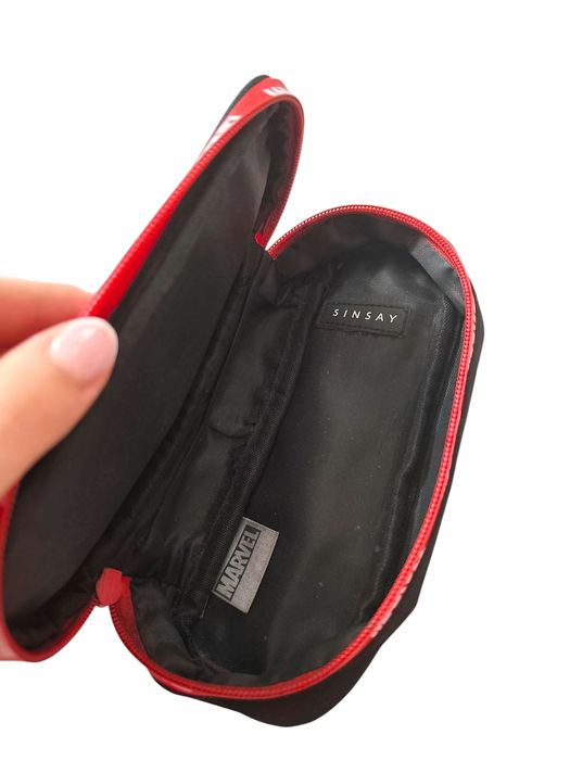 Szkolny piórnik Marvel iron man z Sinsay