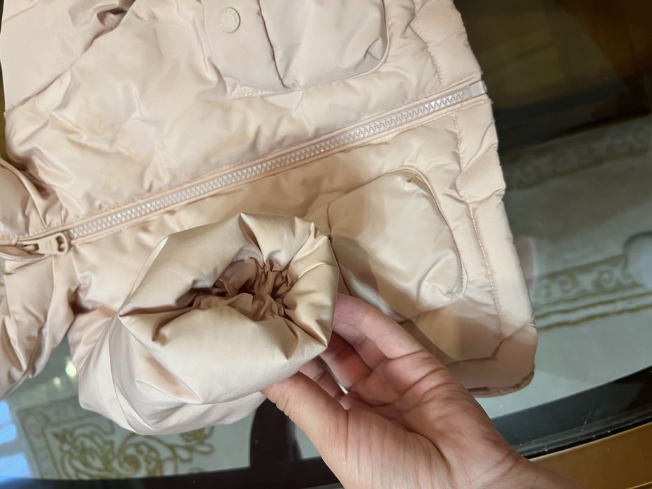 Дитя теплі куртки.