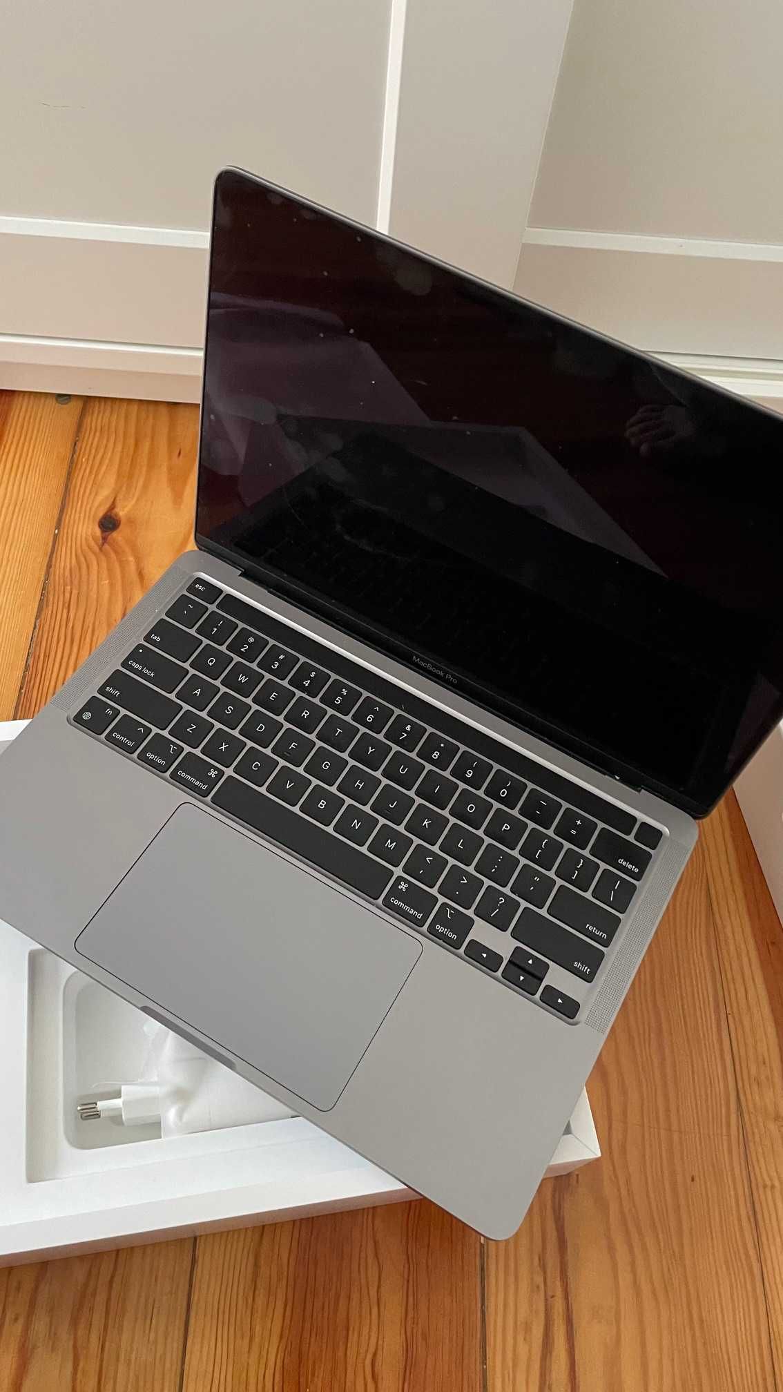 MacBook Pro 13p 16GB (256GB storage) - perfect condition
