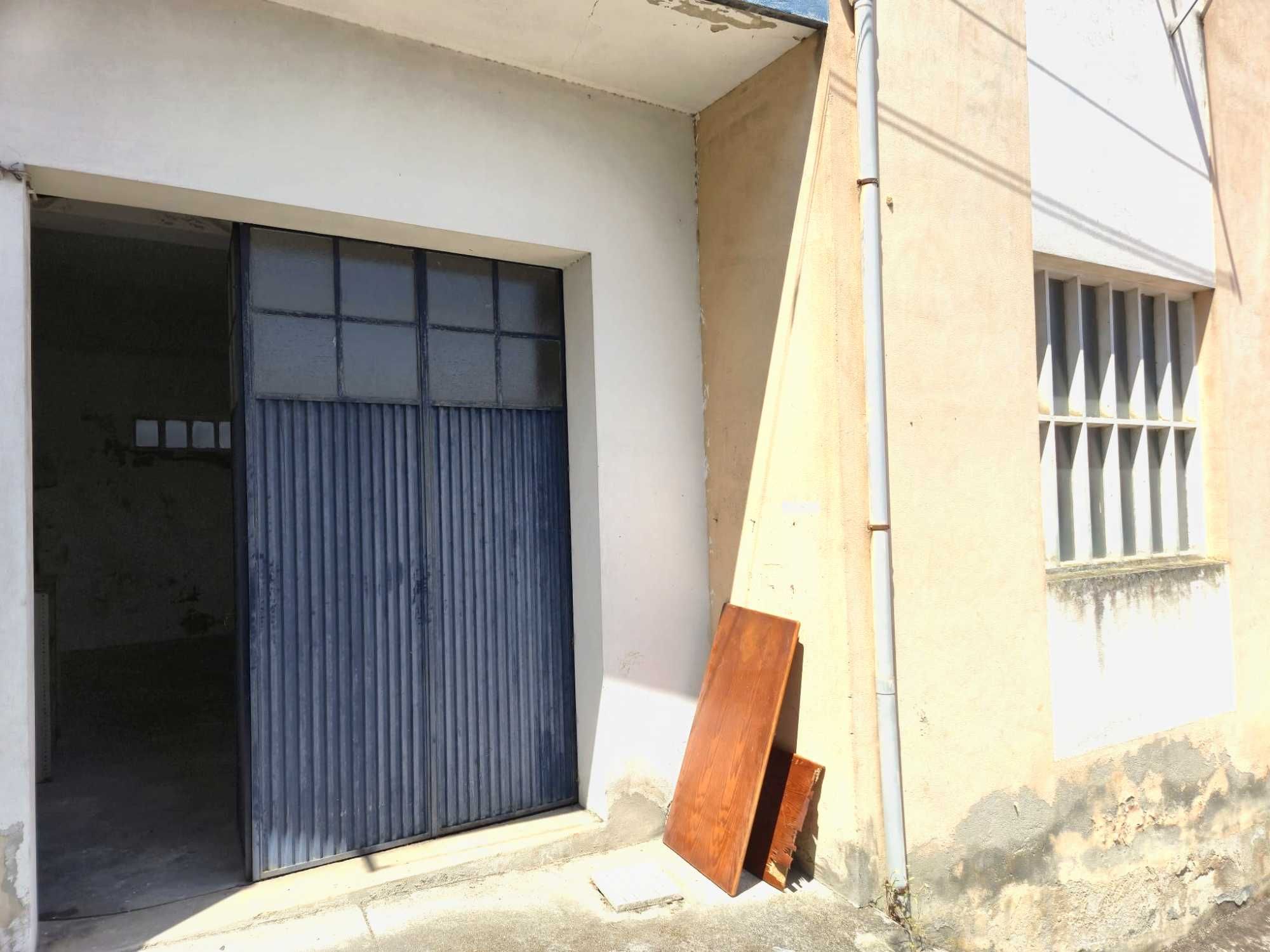 Armazém com Afetação Industrial - Potencial para Conversão em T2