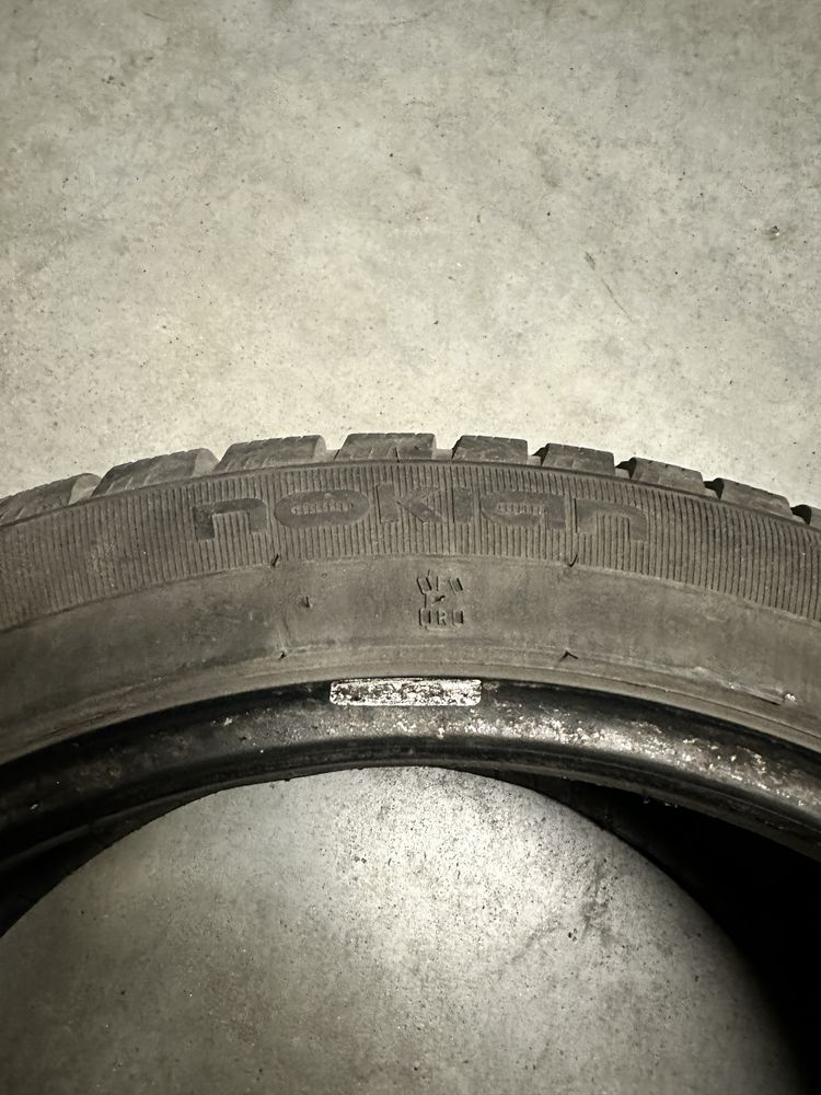 Opony zimowe Nokian / Laufenn 215/45R17 91 V z rantem ochronnym