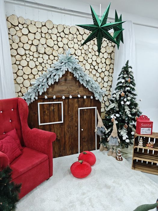 Червоне оксамитове крісло каркасне для салону студії