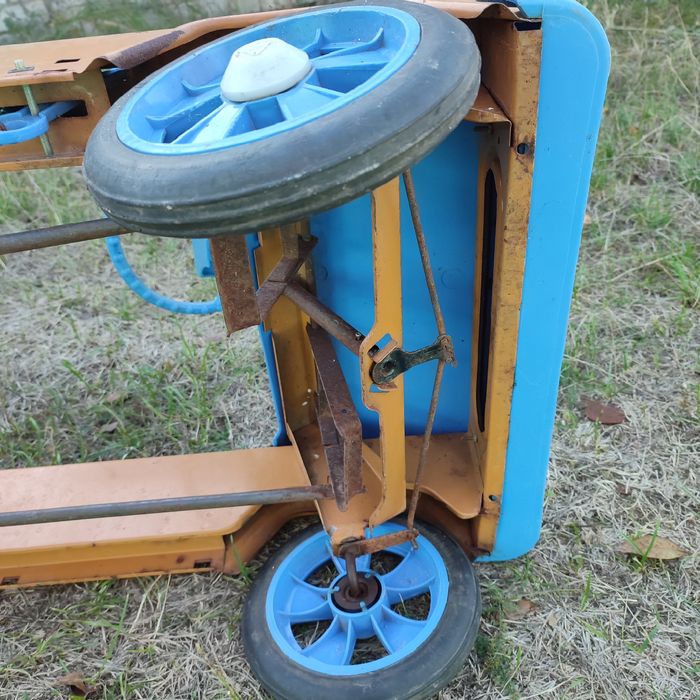 Продам дитячу машинку.