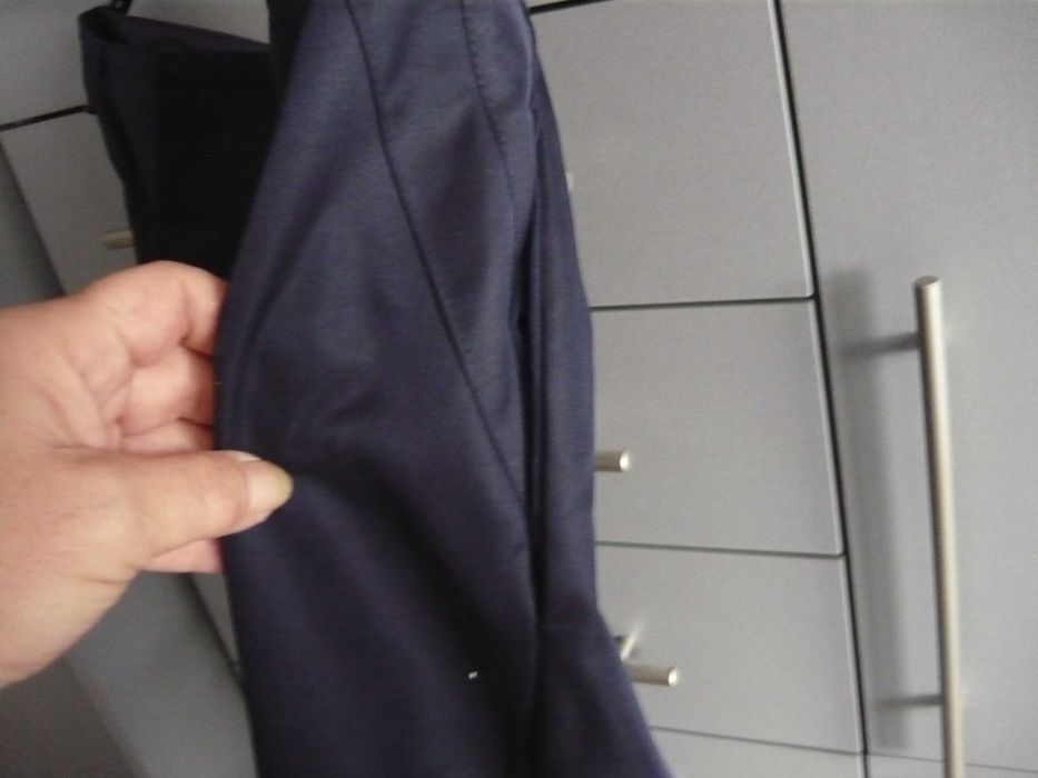 granatowy garnitur 44