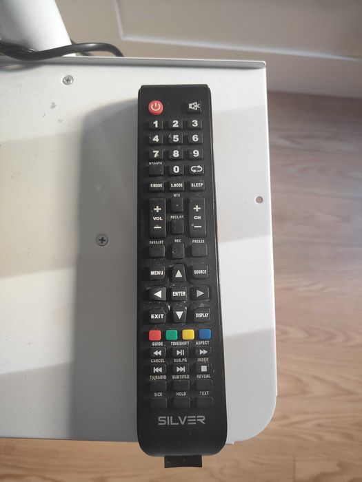 Tv 32” com base móvel Leva o Entretenimento Para Onde Quiseres!