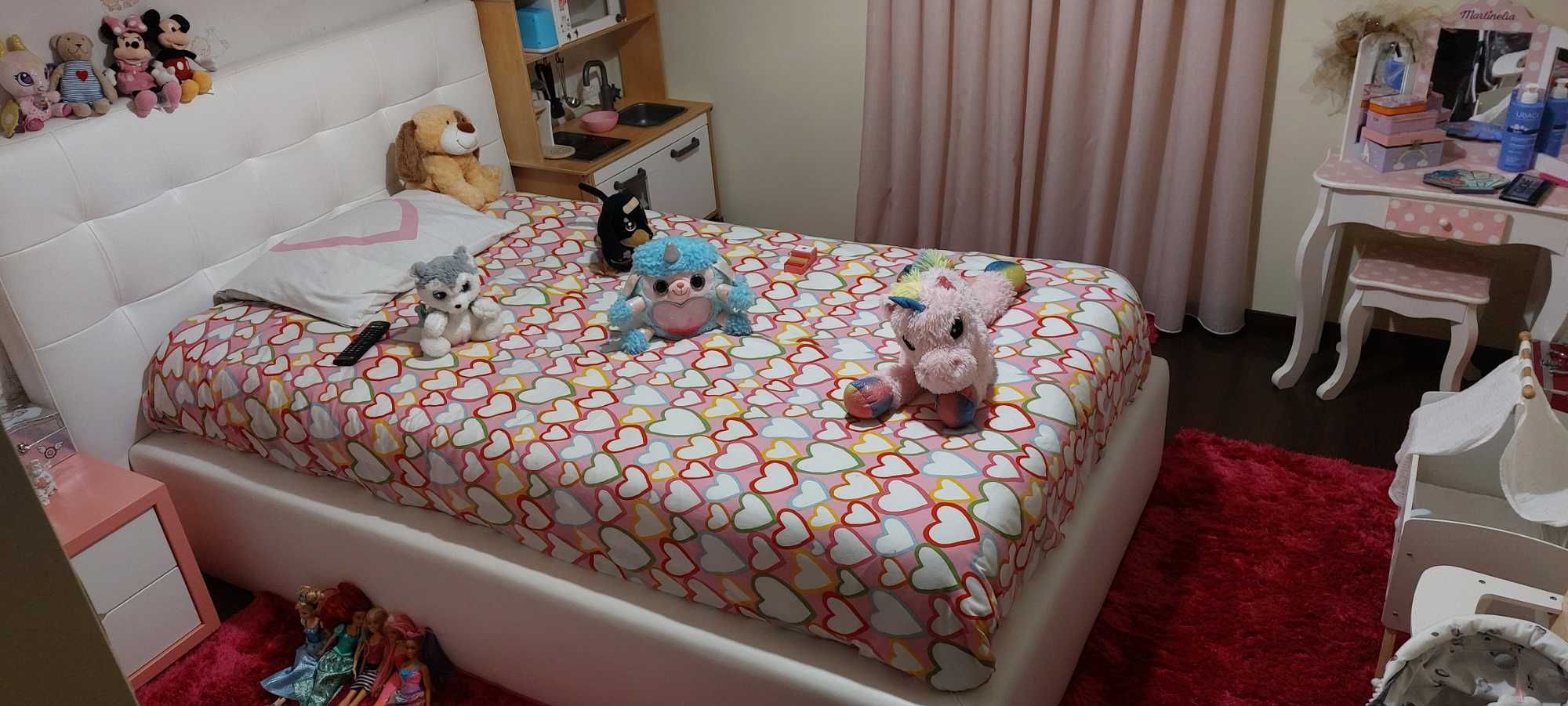 Cama e cabeceiras