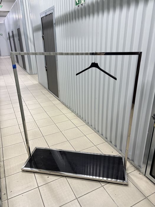 Pojedyńczy stojak chrom/czerń wieszak na odzież