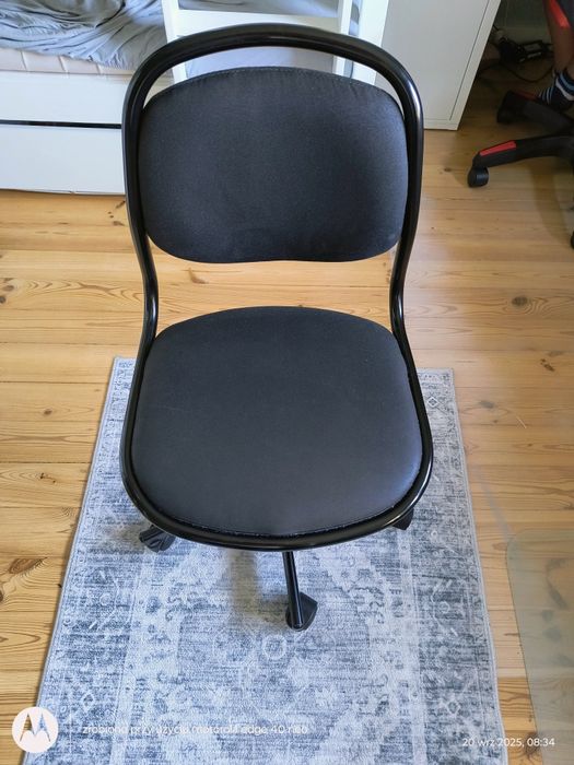Krzesło do biurka IKEA.