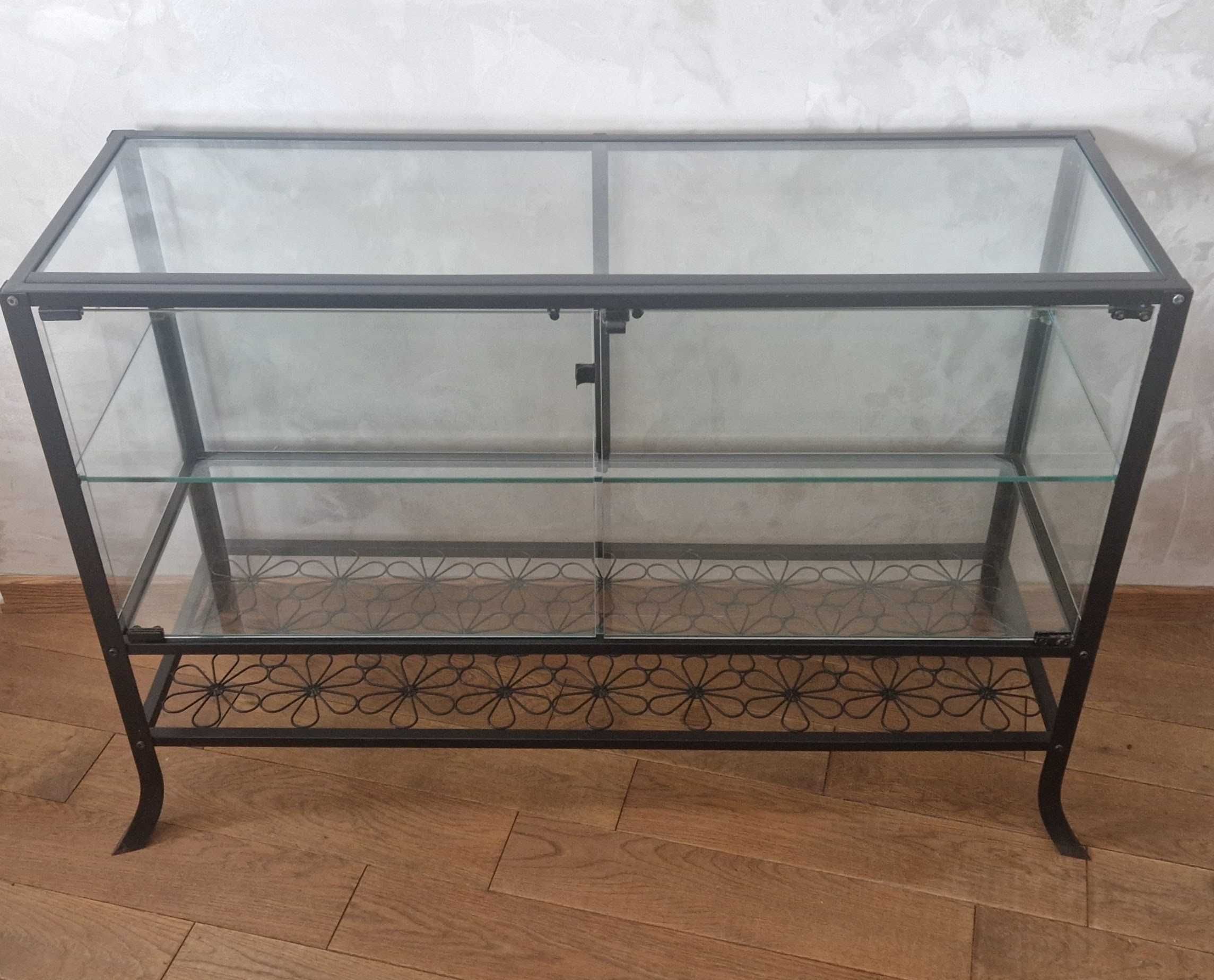 Witryna metalowa szklana IKEA Klingsbo komoda ekspozytor