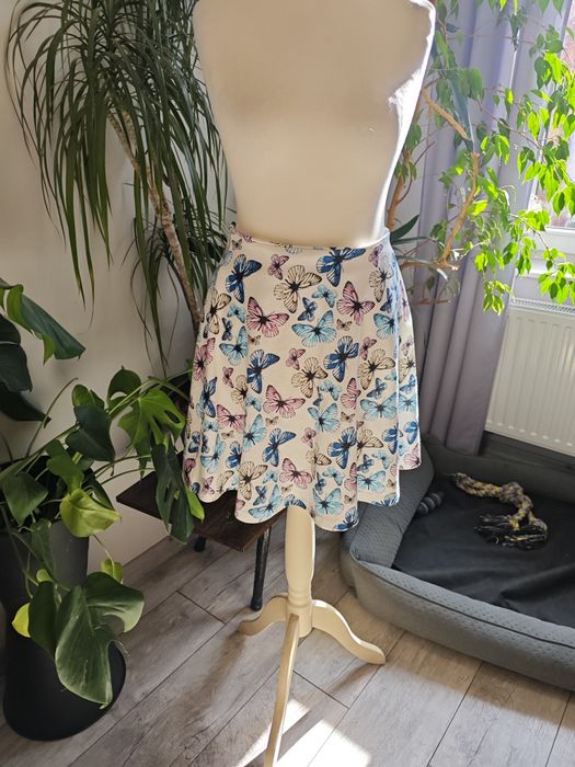 Spódnica motylki biała rozkloszowana niebieskie motyle butterfly skate