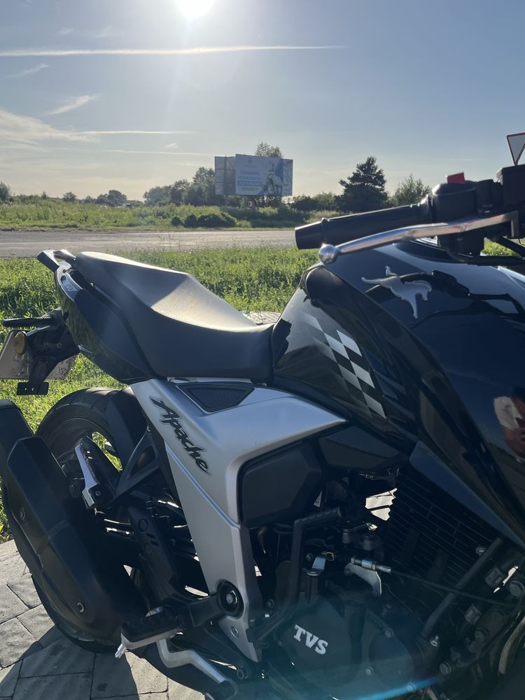 TVS apache rtr160 4v