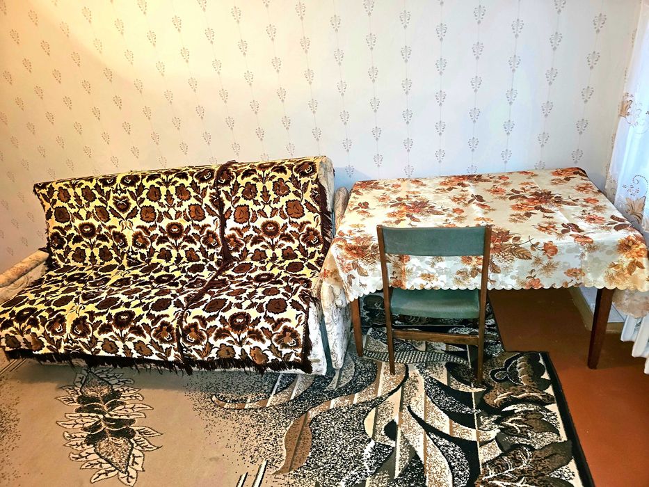 двох кімнатна квартира ПІВ-ЗАХІД меблі та побутова техніка. Валєріч