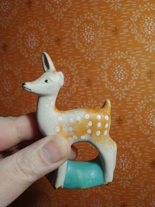 Статуэтка времён СССР Фарфоровая (фаянсовая) Косуля отбито одно ухо