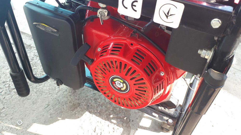 Продам бензиновый генератор MUSSTANG BS6500Е