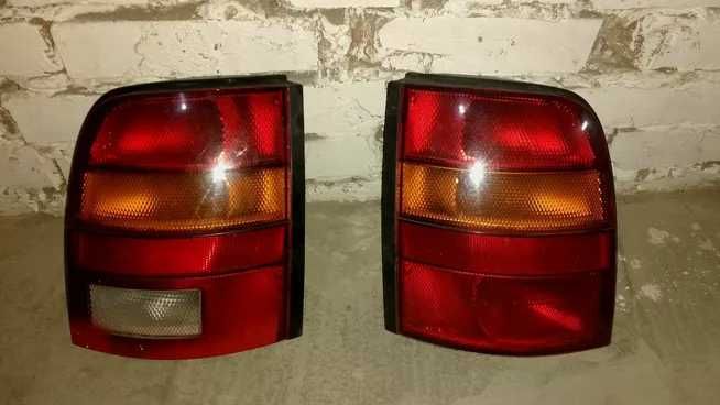 Nissan Mikra K11 - lampy tyl lewa prawa