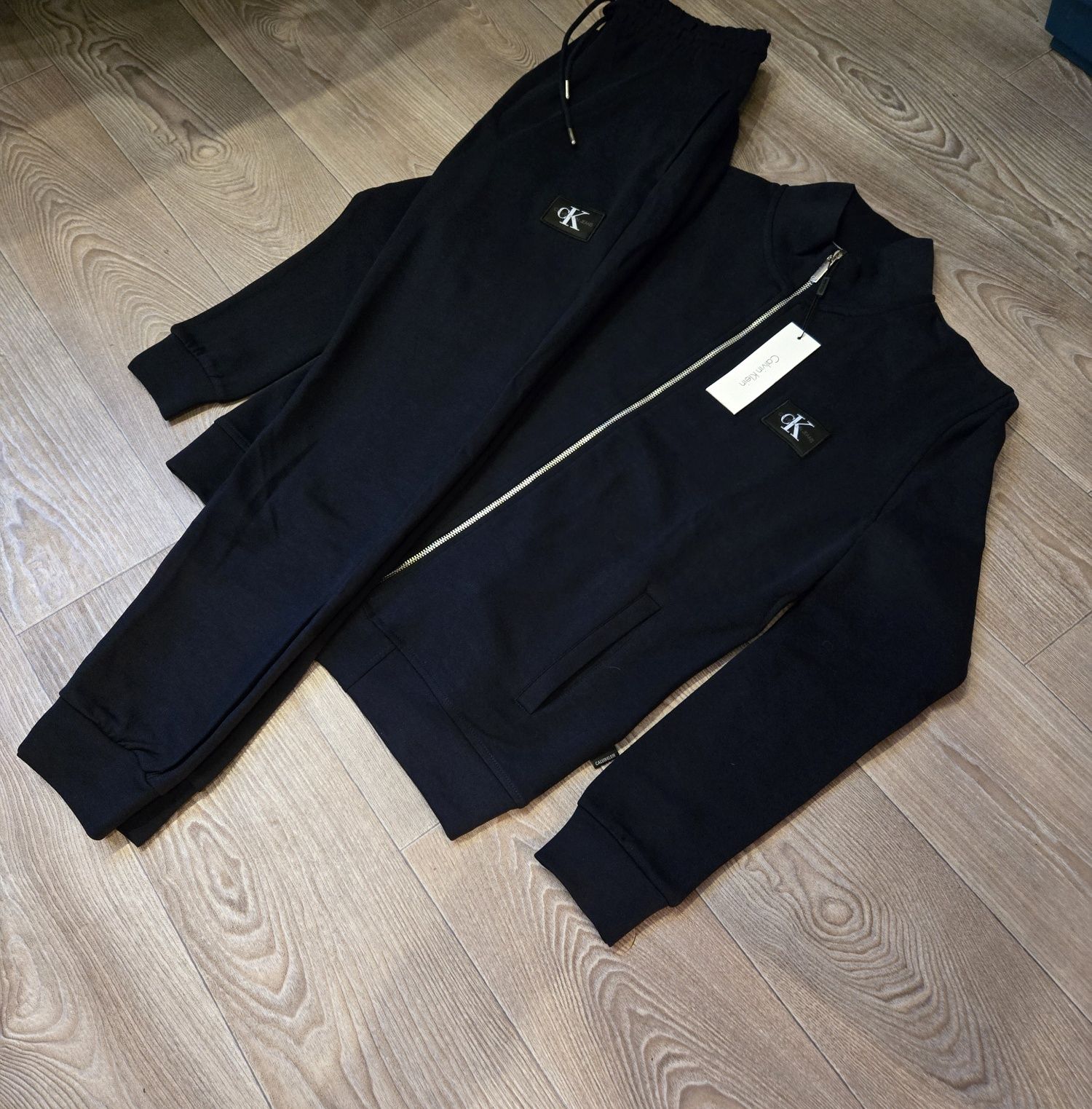 Очень крутой и комфортный мужской спортивный костюм  Calvin Klein