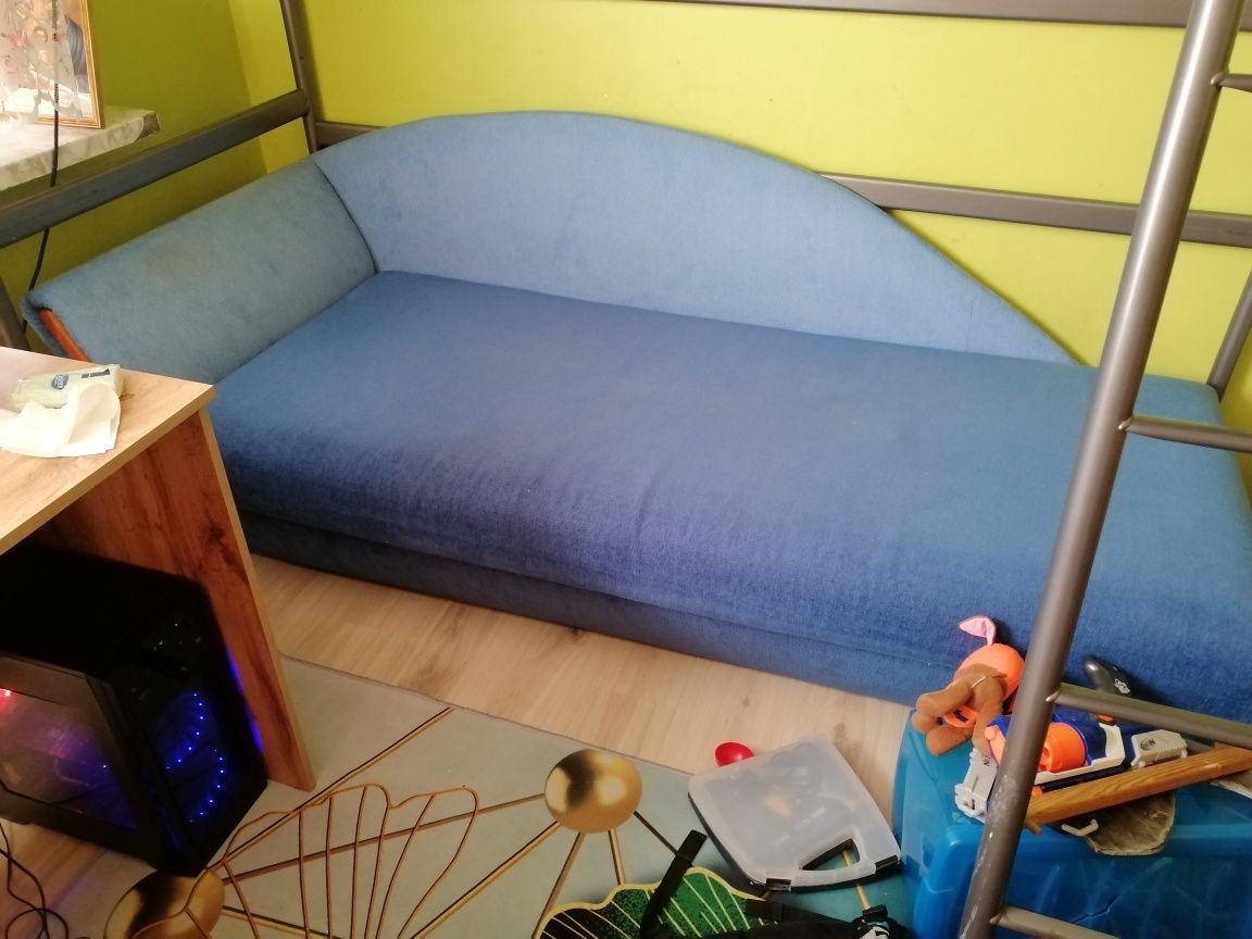 Sprzedam komplet mebli z łóżkiem